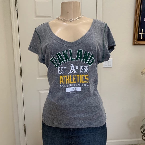 “5TH & OCEAN” ⚾️ 💚Oakland A’s MLB, short sleeve T - Picture 3 of 8